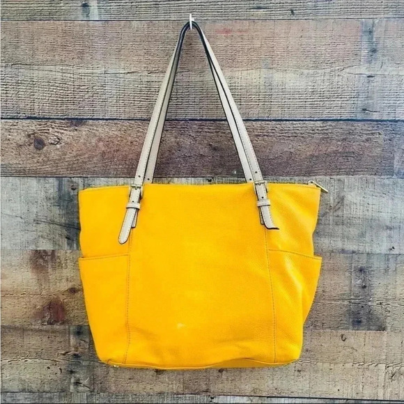 Michael Kors Jet Set Leather Yellow Tote - Picture 2 of 8
